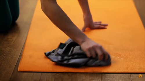 limpiar esterilla de yoga